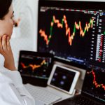 Kursentwicklungen beobachten und auf langfristige Investments setzen! Bild: @kiwitanya via Twenty20